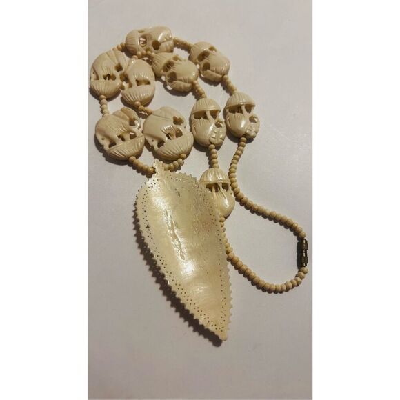 Elephant 15” beige carved beaded necklace pendant 4” - Picture 5 of 7